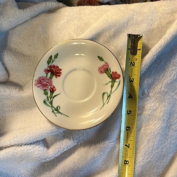 Avon Vintage 1991 “Blossoms of the Month Series” January Carnation Saucer only - Picture 3 of 4